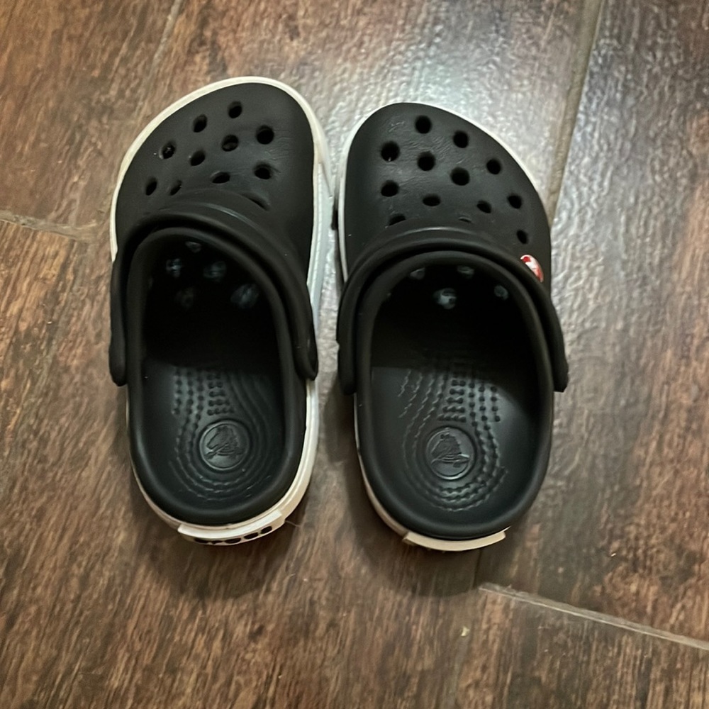 Black crocs